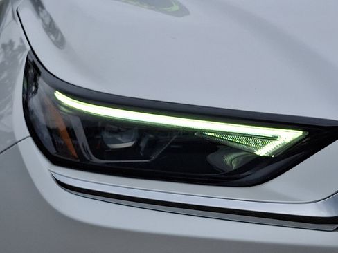 Used 2024 Toyota Grand Highlander XLE image 10