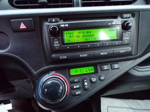 Used 2014 Toyota Prius C Four image 33