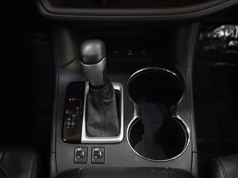 Used 2017 Toyota Highlander XLE image 16
