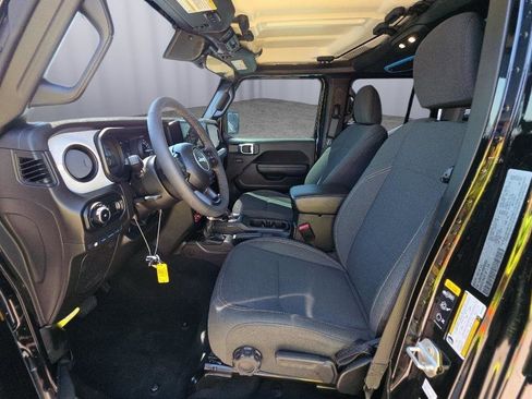 Used 2024 Jeep Wrangler Unlimited AWD/4WD image 3