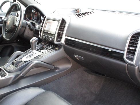 Used 2014 Porsche Cayenne Diesel Platinum Edition image 7