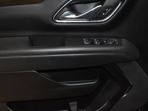 Used 2024 GMC Yukon SLE image 28