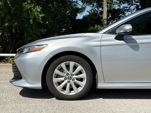 Used 2018 Toyota Camry LE FWD image 5
