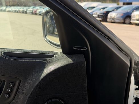 Used 2017 Chrysler 300 C w/ Safetytec Plus Group image 10