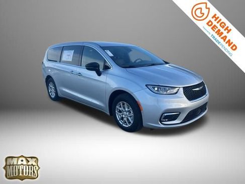 New 2026 Chrysler Pacifica Select image 1