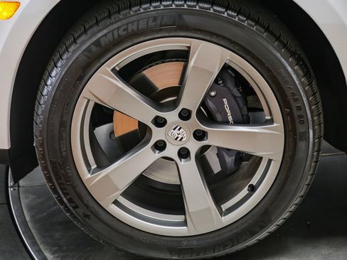 Certified 2024 Porsche Macan w/ Premium Plus Package AWD/4WD image 10