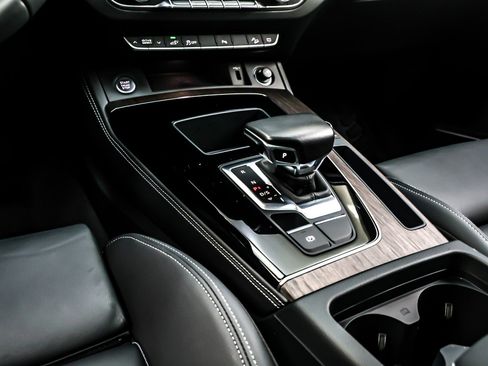 Used 2023 Audi Q5 e Premium Plus w/ Premium Plus Package image 6