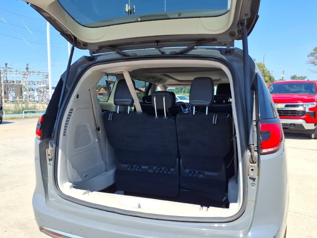 Used 2022 Chrysler Pacifica Limited FWD image 22
