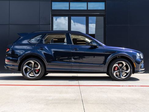Used 2023 Bentley Bentayga AWD/4WD image 10