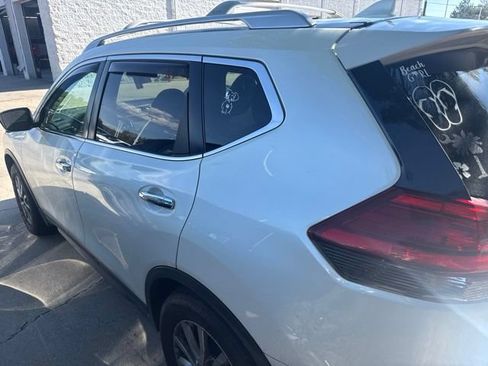 Used 2017 Nissan Rogue SV AWD/4WD image 3