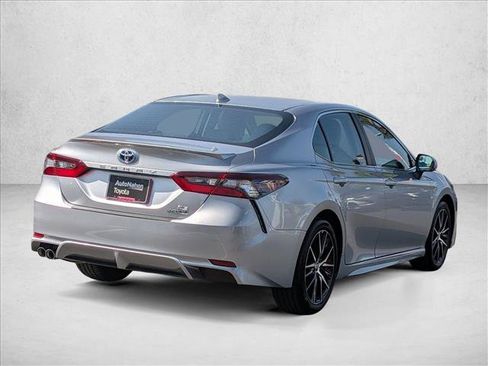 Used 2024 Toyota Camry SE FWD image 5