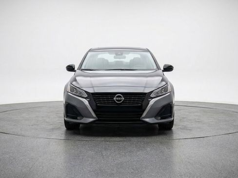 Used 2025 Nissan Altima 2.5 SV image 2