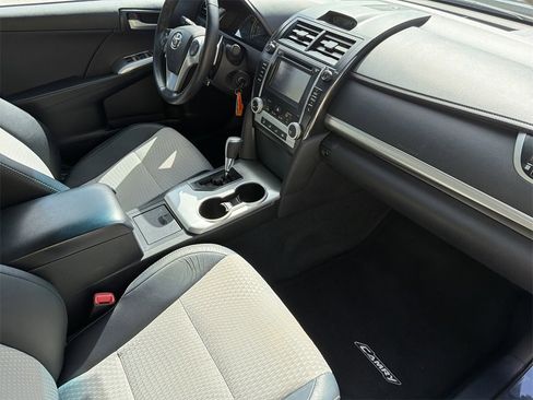 Used 2014 Toyota Camry SE image 19