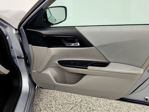 Used 2017 Honda Accord LX image 25