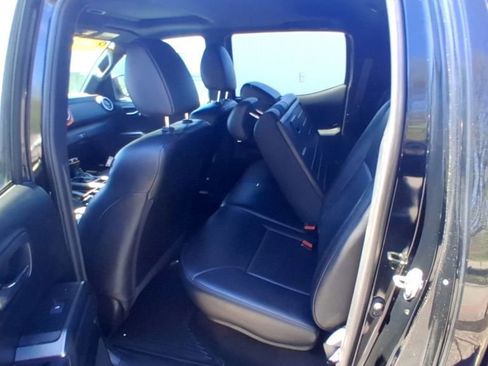 Used 2020 Toyota Tacoma TRD Off-Road w/ TRD Premium Off Road Package AWD/4WD image 3