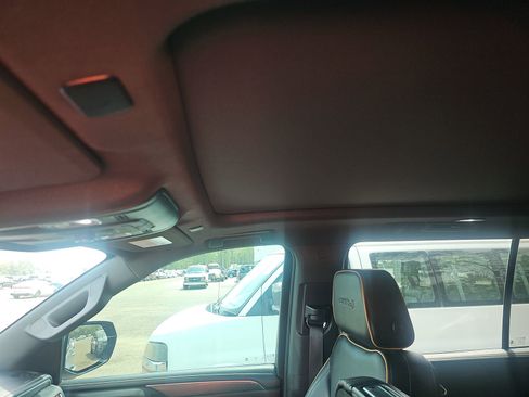 Used 2024 GMC Yukon XL AT4 w/ AT4 Premium Package image 15