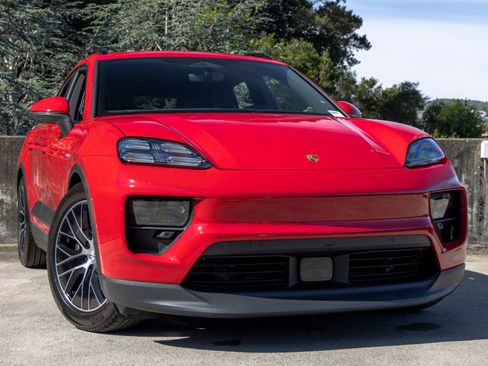 New 2026 Porsche Macan 4 Electric AWD/4WD image 9