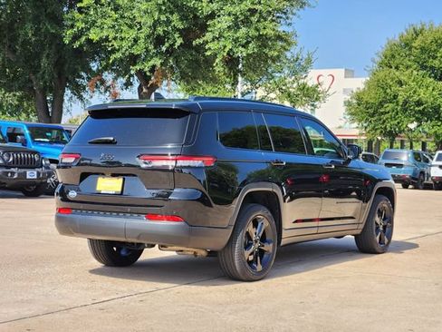 Used 2023 Jeep Grand Cherokee L Limited w/ Luxury Tech Group II AWD/4WD image 7