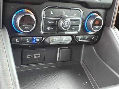Used 2021 Chevrolet Suburban High Country w/ Premium Package AWD/4WD image 11