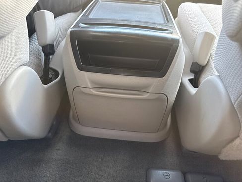 Used 2012 Toyota Sienna LE image 19