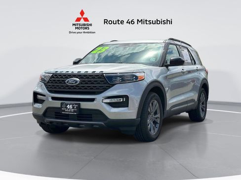 Used 2023 Ford Explorer XLT w/ Equipment Group 202A AWD/4WD image 2
