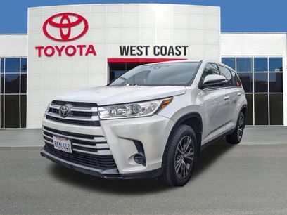 Used 2019 Toyota Highlander LE w/ Carpet Mat Package (TMS)
