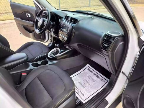 Used 2016 Kia Soul + FWD image 18