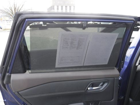 Used 2023 Nissan Rogue SV w/ SV Premium B Package image 33