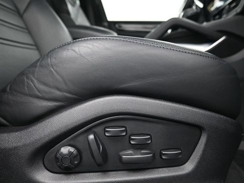 Certified 2022 Porsche Cayenne Turbo AWD/4WD image 15