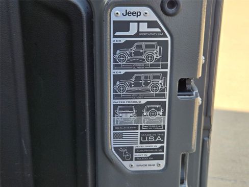 Used 2021 Jeep Wrangler Unlimited Sahara w/ Dual Top Group AWD/4WD image 37