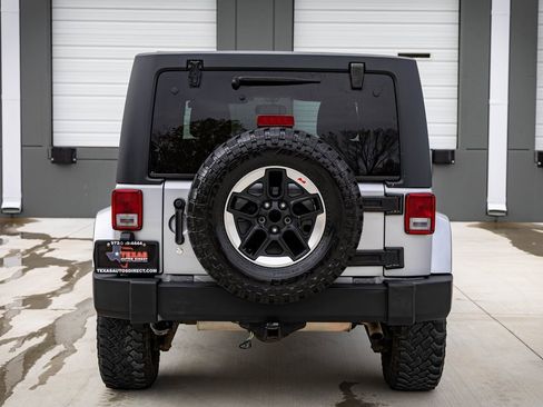 Used 2015 Jeep Wrangler Unlimited Sahara w/ Dual Top Group image 9