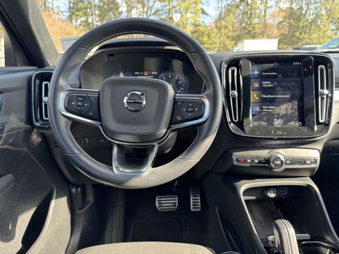 Used 2021 Volvo XC40 T5 R-Design w/ Advanced Package image 19