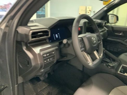 Used 2025 Toyota Tacoma TRD Off-Road image 15