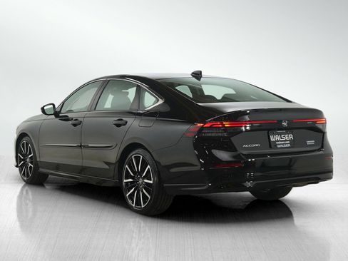 Used 2023 Honda Accord Touring image 3