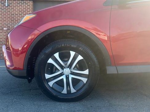 Used 2016 Toyota RAV4 LE FWD image 5
