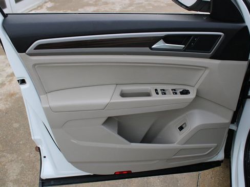 Certified 2021 Volkswagen Atlas SE image 7