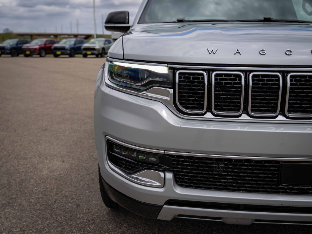 Used 2023 Jeep Wagoneer L Series II AWD/4WD image 5