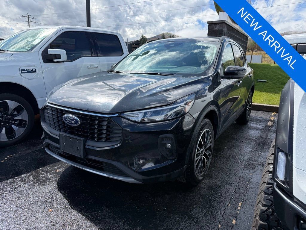 Used 2025 Ford Escape SE FWD image 3