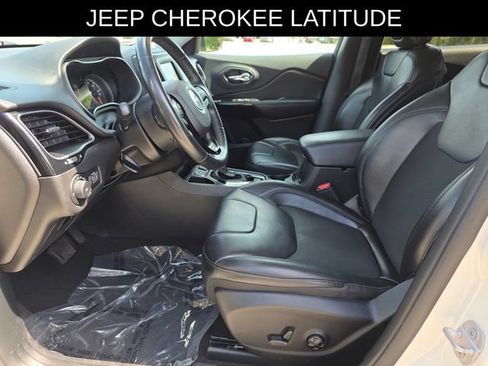 Used 2019 Jeep Cherokee Latitude Plus FWD image 23
