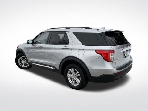 Used 2020 Ford Explorer XLT image 3