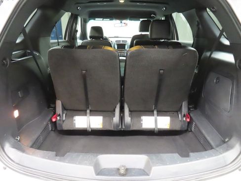 Used 2016 Ford Explorer XLT w/ Equipment Group 202A AWD/4WD image 38