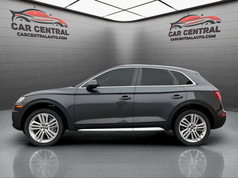 Used 2018 Audi Q5 Prestige w/ Prestige Package image 2