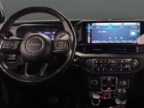 Used 2024 Jeep Gladiator Mojave w/ Technology Group AWD/4WD image 11