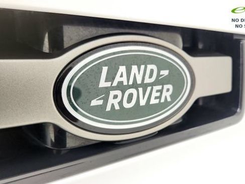 Used 2024 Land Rover Defender 130 X-Dynamic SE AWD/4WD image 32