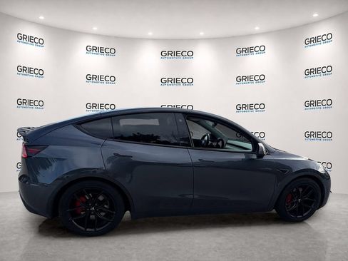 Used 2022 Tesla Model Y Performance AWD/4WD image 8