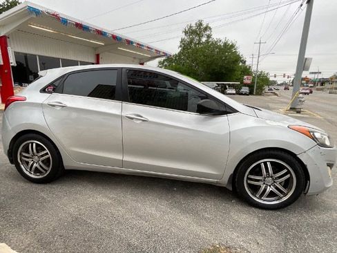 Used 2013 Hyundai Elantra GT FWD image 6
