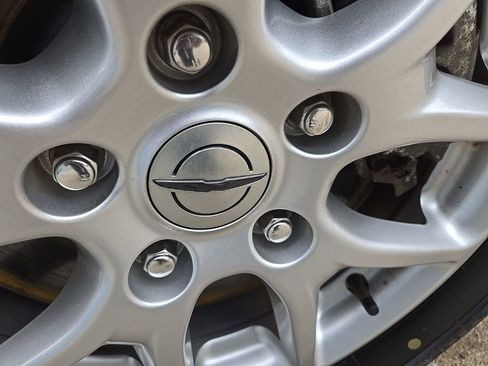 Used 2024 Chrysler Pacifica Touring-L image 25