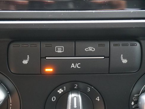 Used 2016 Volkswagen Jetta SE image 19