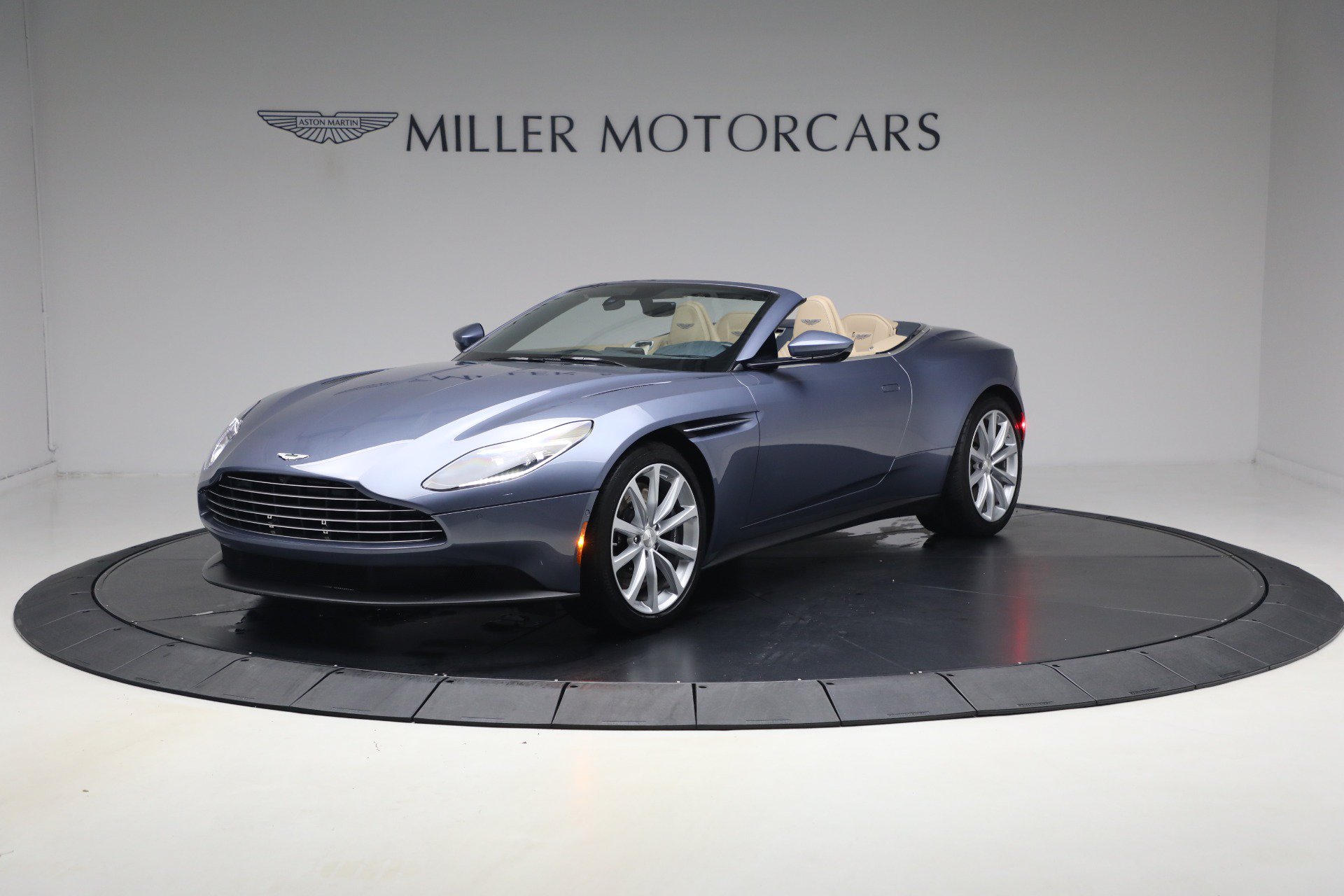 Used 2022 Aston Martin DB11 Volante RWD image 1