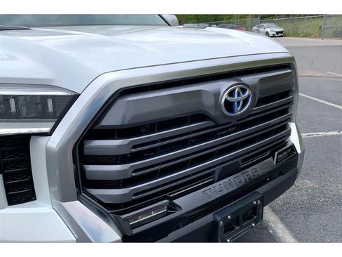 Used 2024 Toyota Tundra Limited AWD/4WD image 30